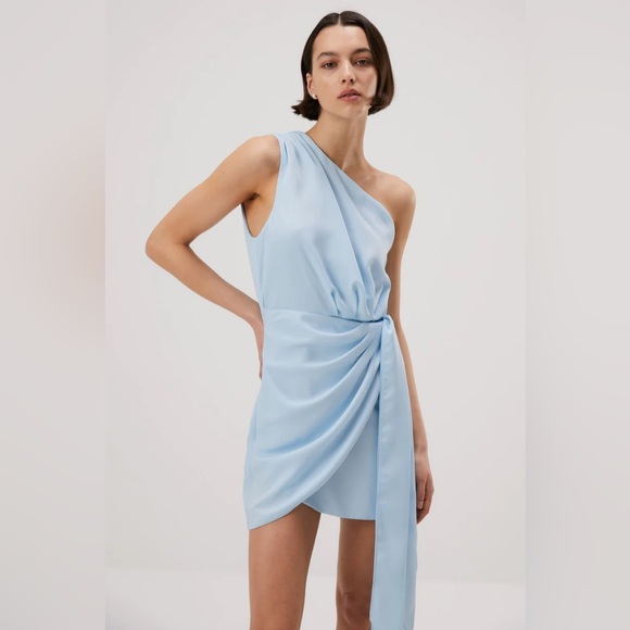 Beautiful & elegant dress for any occasion. Only used it once (a few hours) - Picture 1 of 6